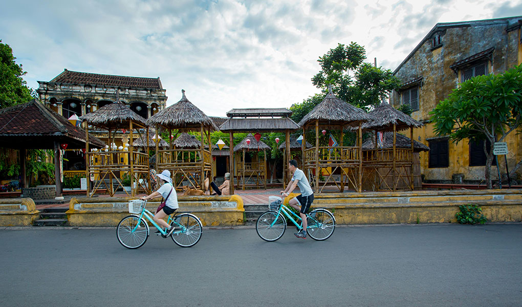 /fm/Files//Day Program/Vietnam/Hoi An Cycling/streetcycling.jpg